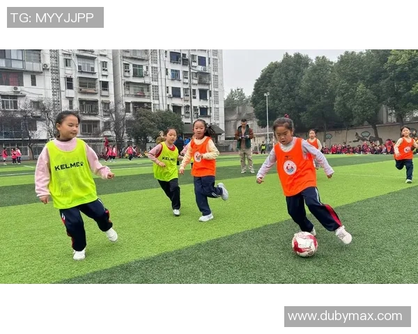 五大连池第二小学足球队积极备战校园联赛展现青春风采与团队精神